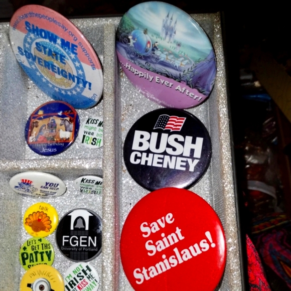 Really huge pinback bundle/lot - Picture 4 of 7